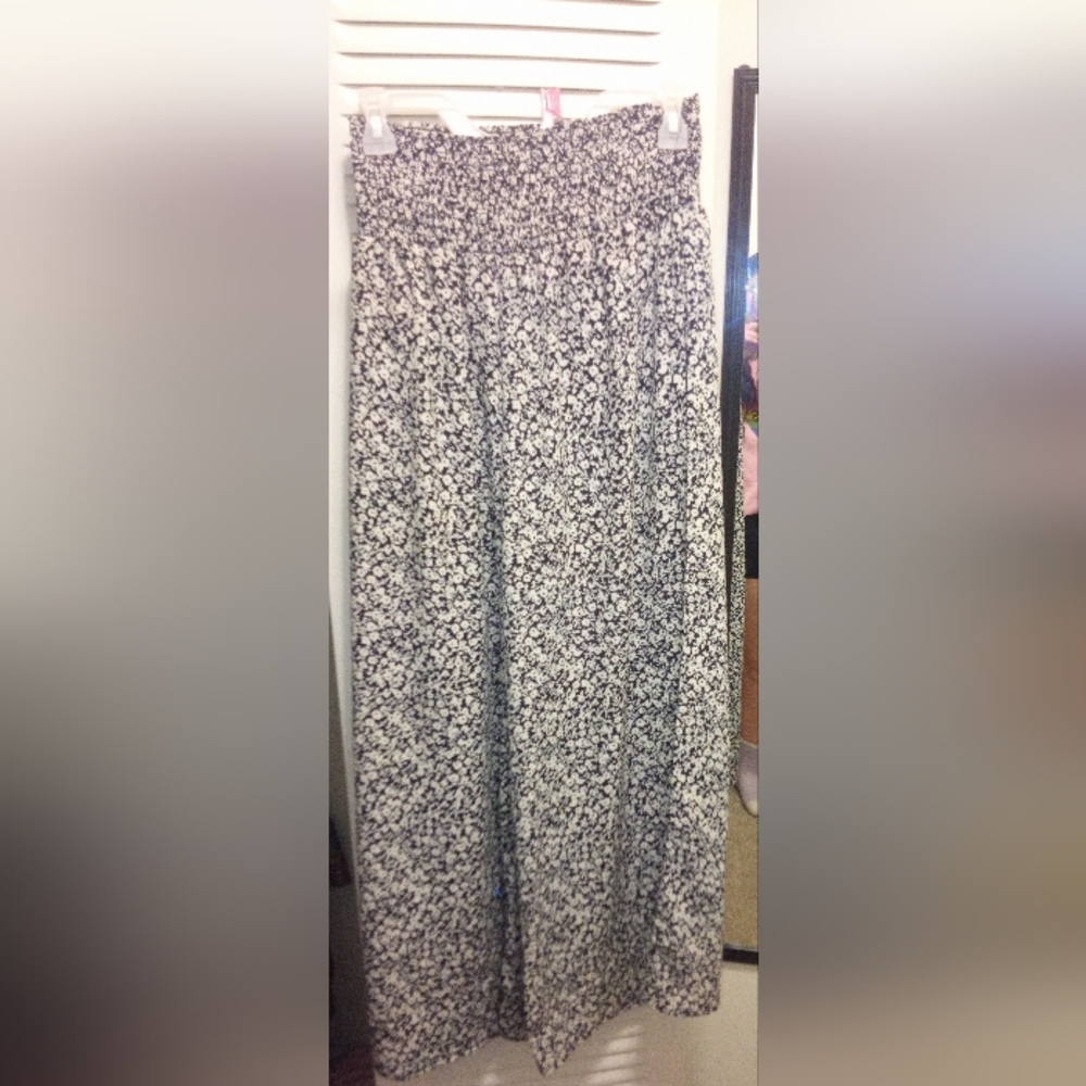 Black And White Floral Print Flowy Pants